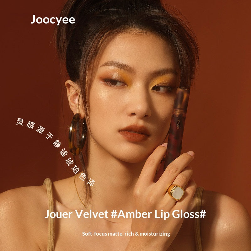 JOOCYEE Tortoise Velvet Air-Matte Lip Glaze soft velvet matte lip product display
JOOCYEE air matte mousse lip glaze luxury beauty product image